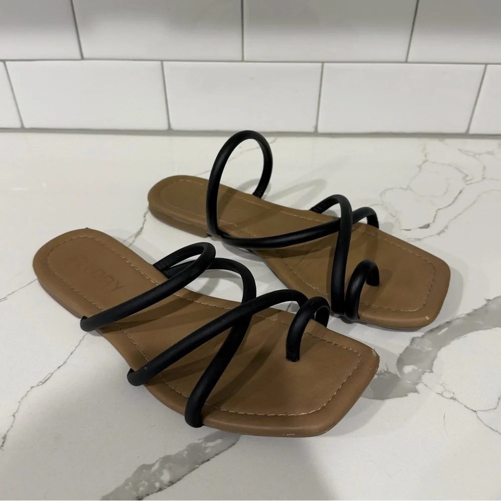 5/$25 🎉 - Size 7 Black Strappy Sandals